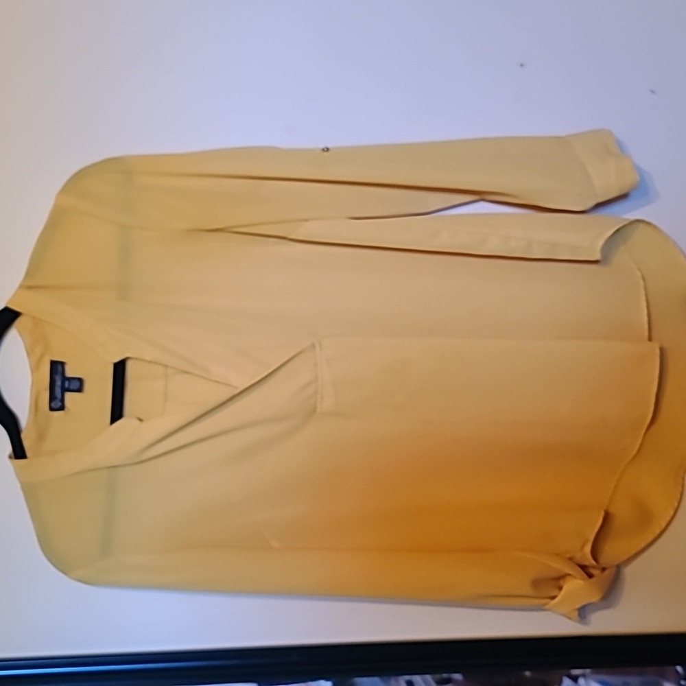 Beautiful lightweight blouse Medium